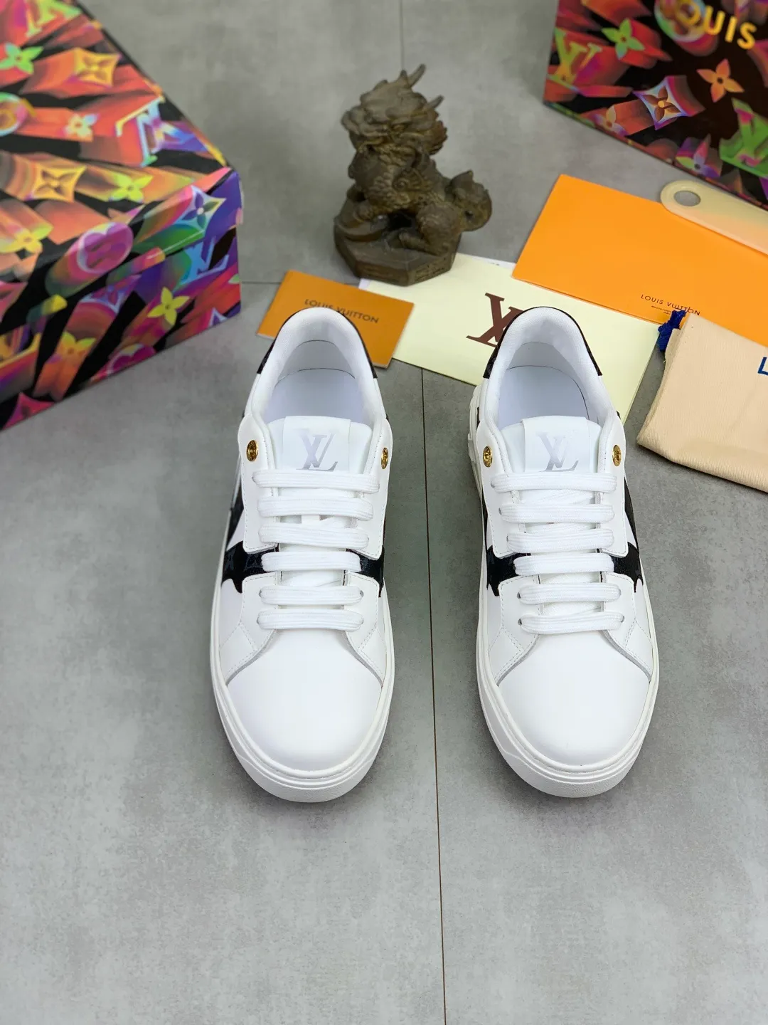 Men's men's shoes P520💰【New style】🆘High quality cowhide【Louis Vuitton】LV official website's latest model🎁casual and fashionable men's shoes👟hot style💥simple and elegant style, exclusive for trendy men. Unique official website's latest brand elements👑original decoration, fashionable and generous, the fabric is made of original denim➕comfortable and breathable mesh lining➕cow leather feet ✅The official website specifies wear-resistant casual outsole, the classic model is taken in real life🎬Color: 4️⃣colors available😍Number of codes: 38-44 Full set of packaging